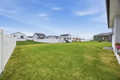 Exterior - 504 6th St E, Horace, ND 58047 photo 4 of 11