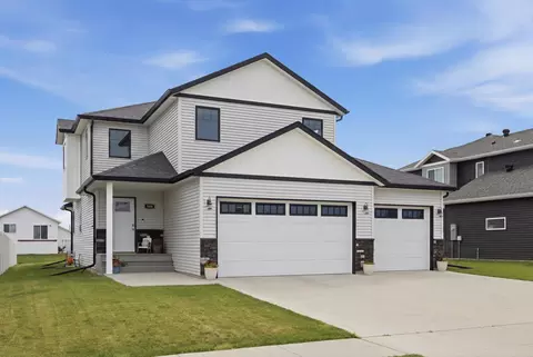 Exterior - 504 6th St E, Horace, ND 58047 photo 2 of 11