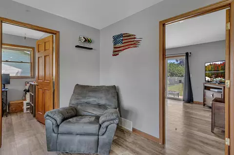 Entry Way - 613 Elm Ave, Olivia, MN 56277 photo 2 of 6