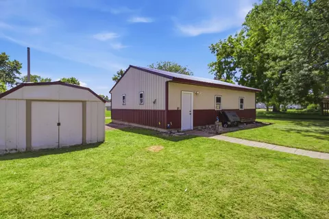 Exterior - 613 Elm Ave, Olivia, MN 56277 photo 7 of 9