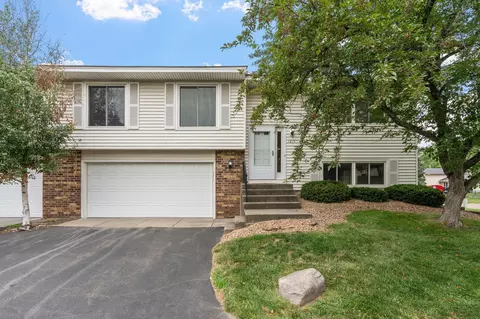 1415 W 140th St, Burnsville, MN 55337