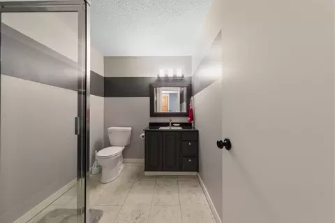 Bath - 6 Greenhaven Bay Bay, Faribault, MN 55021 photo 6 of 7
