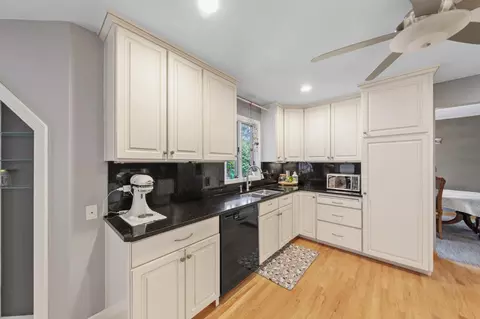 Kitchen - 6 Greenhaven Bay Bay, Faribault, MN 55021 photo 3 of 5