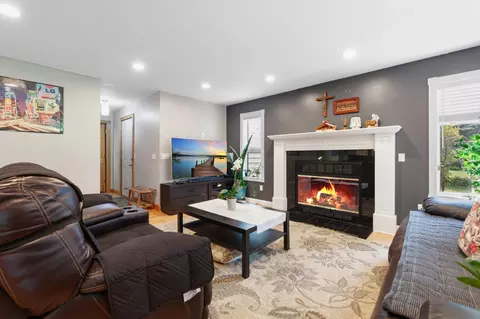 Living - 6 Greenhaven Bay Bay, Faribault, MN 55021 photo 2 of 3
