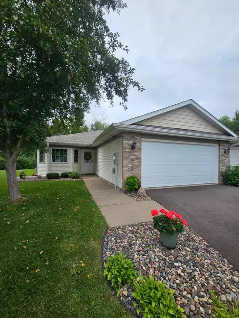 3640 Gershwin Cir N, Oakdale, MN 55128
