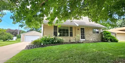 20 Highland Dr, Morris, MN 56267