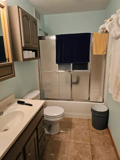 Bath - 412 14th St SE, Willmar, MN 56201 photo 1 of 1