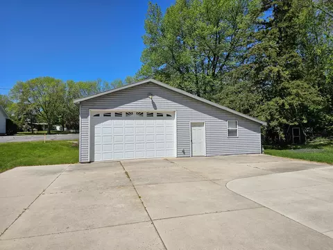 Exterior - 412 14th St SE, Willmar, MN 56201 photo 2 of 2