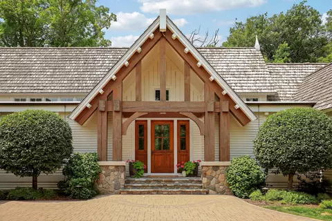 415 Carpenters Pt, Wayzata, MN 55391