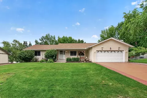 7910 W Park Hills Dr, Bloomington, MN 55438