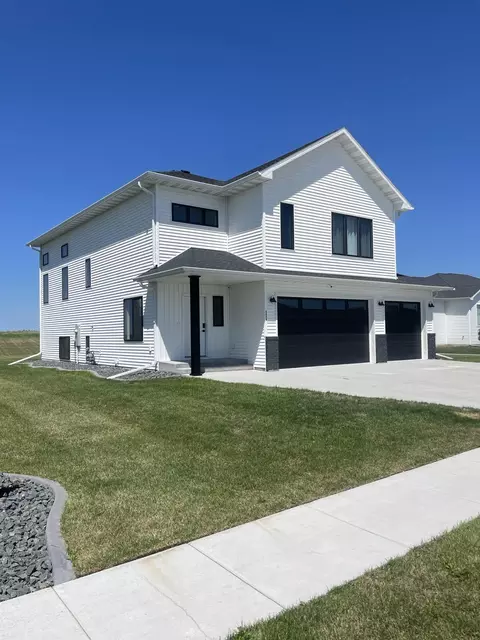 5006 11th St W, West Fargo, ND 58078
