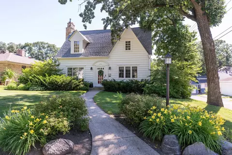 208 N Broadway, Fergus Falls, MN 56537