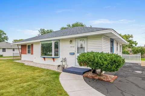 9043 16th Ave S, Bloomington, MN 55425