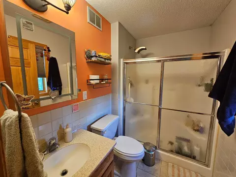 Bath - 712 Mlinar Ave, Spring Valley, MN 55975 photo 1 of 3