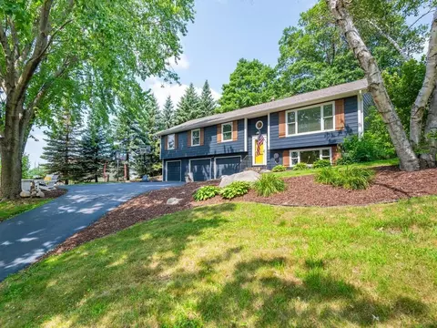 1036 Sunny Ridge Dr, Carver, MN 55315