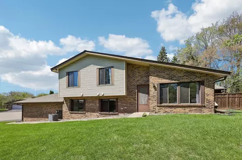 13400 Pepperwood Cir, Minnetonka, MN 55305