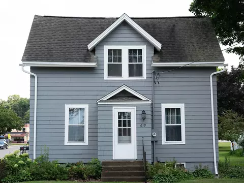 619 E Wells St, Durand, WI 54736