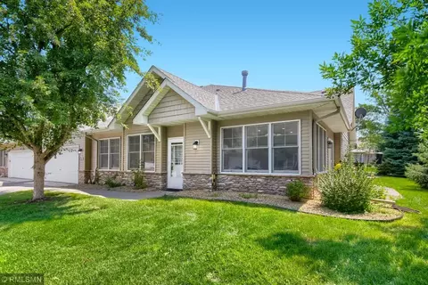 476 Hayes Dr #65, Hastings, MN 55033