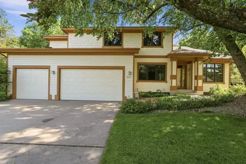 9272 Duckwood Trl, Woodbury, MN 55125