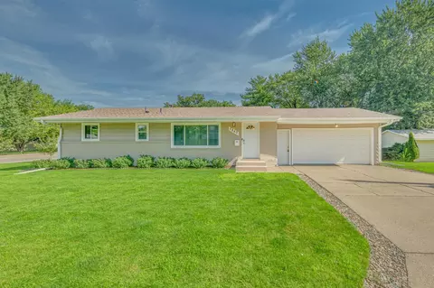 7840 Winsdale St N, Golden Valley, MN 55427