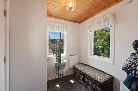 Entry Way - 3209 Chestnut St, Duluth, MN 55806 photo 1 of 1