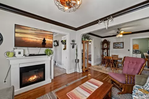 Living - 3209 Chestnut St, Duluth, MN 55806 photo 1 of 2