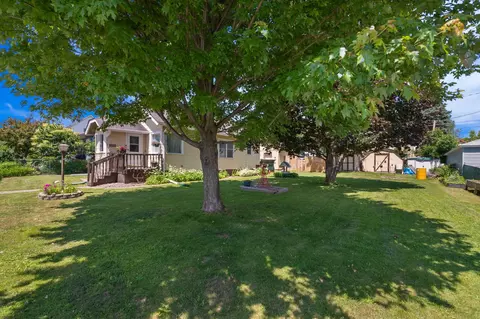 Exterior - 3209 Chestnut St, Duluth, MN 55806 photo 4 of 7