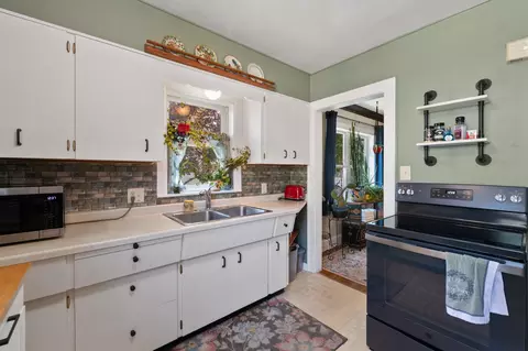 Kitchen - 3209 Chestnut St, Duluth, MN 55806 photo 2 of 2