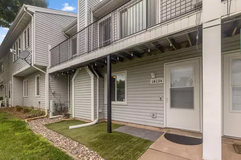 1413 Farrington St #A, Saint Paul, MN 55117