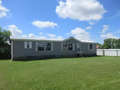 106 Brisbane Ln, Emerado, ND 58228