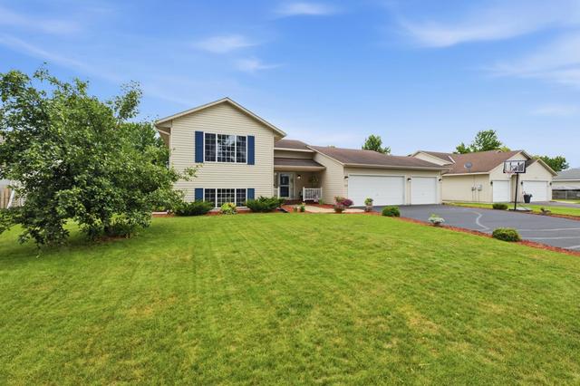717 Heritage Ln, Belle Plaine, MN 56011