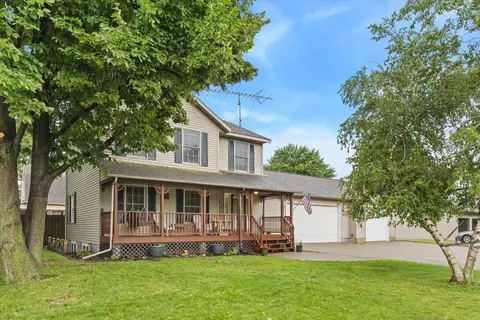 624 S 7th St, Lake City, MN 55041