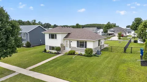 522 Brook Ave, Saint Charles, MN 55972