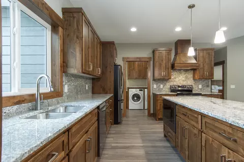Kitchen - 11613 Forestview Dr, Baxter, MN 56425 photo 3 of 13