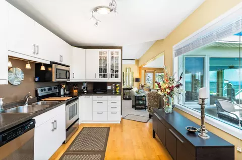 Kitchen - 615 W 6th St, Duluth, MN 55806 photo 2 of 2