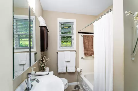 Bath - 615 W 6th St, Duluth, MN 55806 photo 1 of 1
