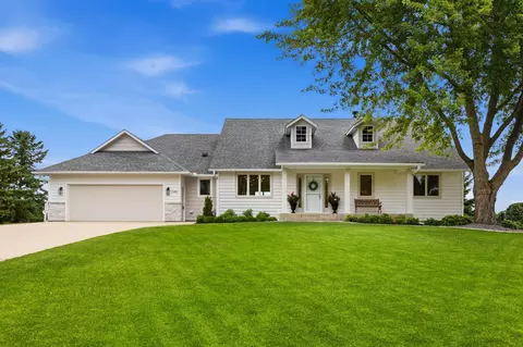 1085 W Shore Dr SW, Hutchinson, MN 55350