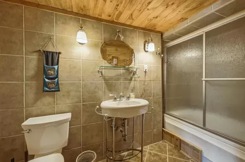 Bath - 2605 Tyrone Ln, Mound, MN 55364 photo 2 of 2