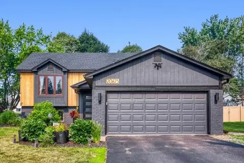 20615 Jaguar Ave, Lakeville, MN 55044