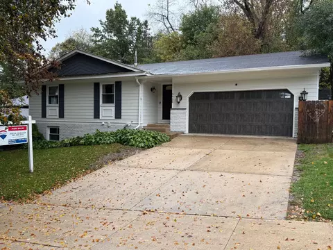 3926 Manorwoods Dr NW, Rochester, MN 55901