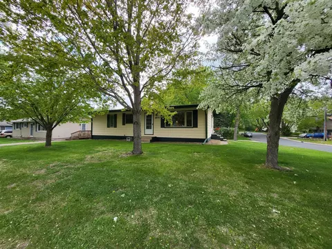 1800 Pine St, Hastings, MN 55033