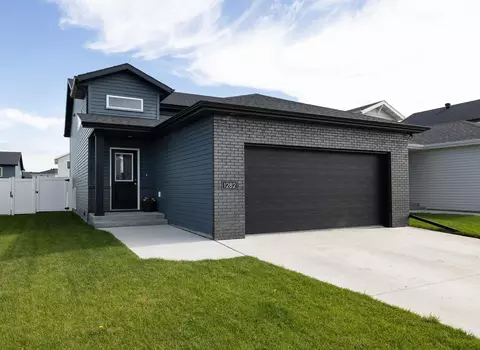1282 Rachel Dr W, West Fargo, ND 58078