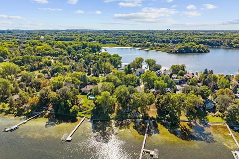 168 Peninsula Rd, Medicine Lake, MN 55441