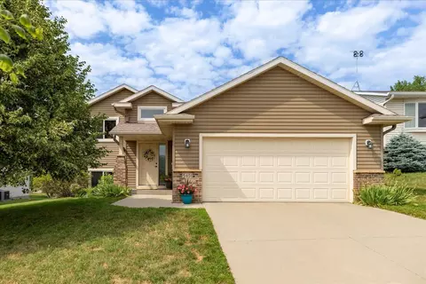 5451 Castleview Dr NW, Rochester, MN 55901