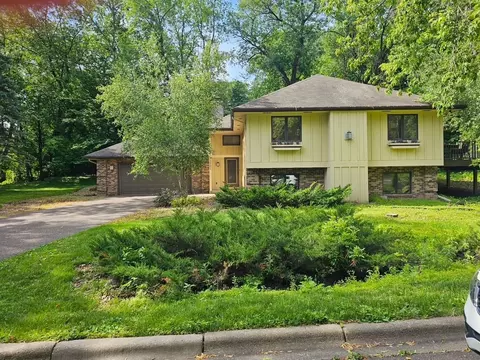 13701 Wood Ln, Hopkins, MN 55305