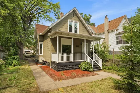 661 Magnolia Ave E, Saint Paul, MN 55106