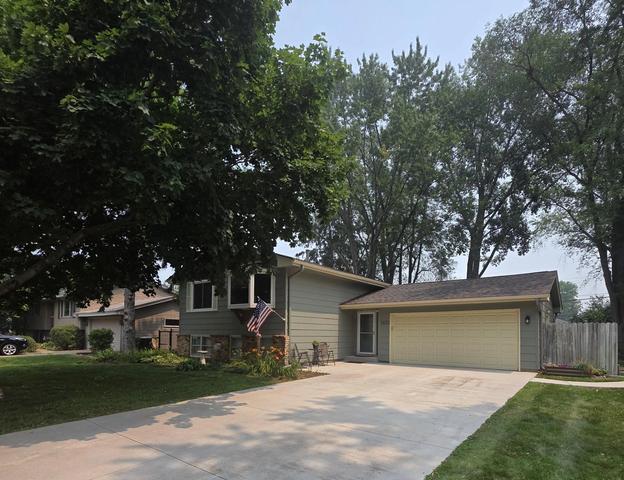 5570 Schutta Rd, Shoreview, MN 55126
