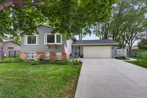 5570 Schutta Rd, Shoreview, MN 55126