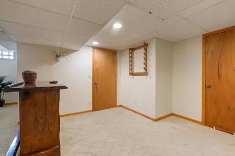 Entry Way - 4527 Dodge St, Duluth, MN 55804 photo 5 of 6