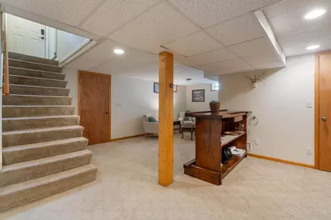 Entry Way - 4527 Dodge St, Duluth, MN 55804 photo 4 of 6